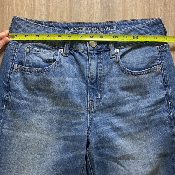 American Eagle High Rise Tomgirl Distressed Jeans! Size 4LONG - Picture 10 of 11
